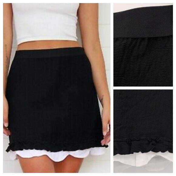 Sandro Mini Skirt Size 1 US 4 Small Scalloped Hem Ruffle Black Textured Short - Picture 1 of 10